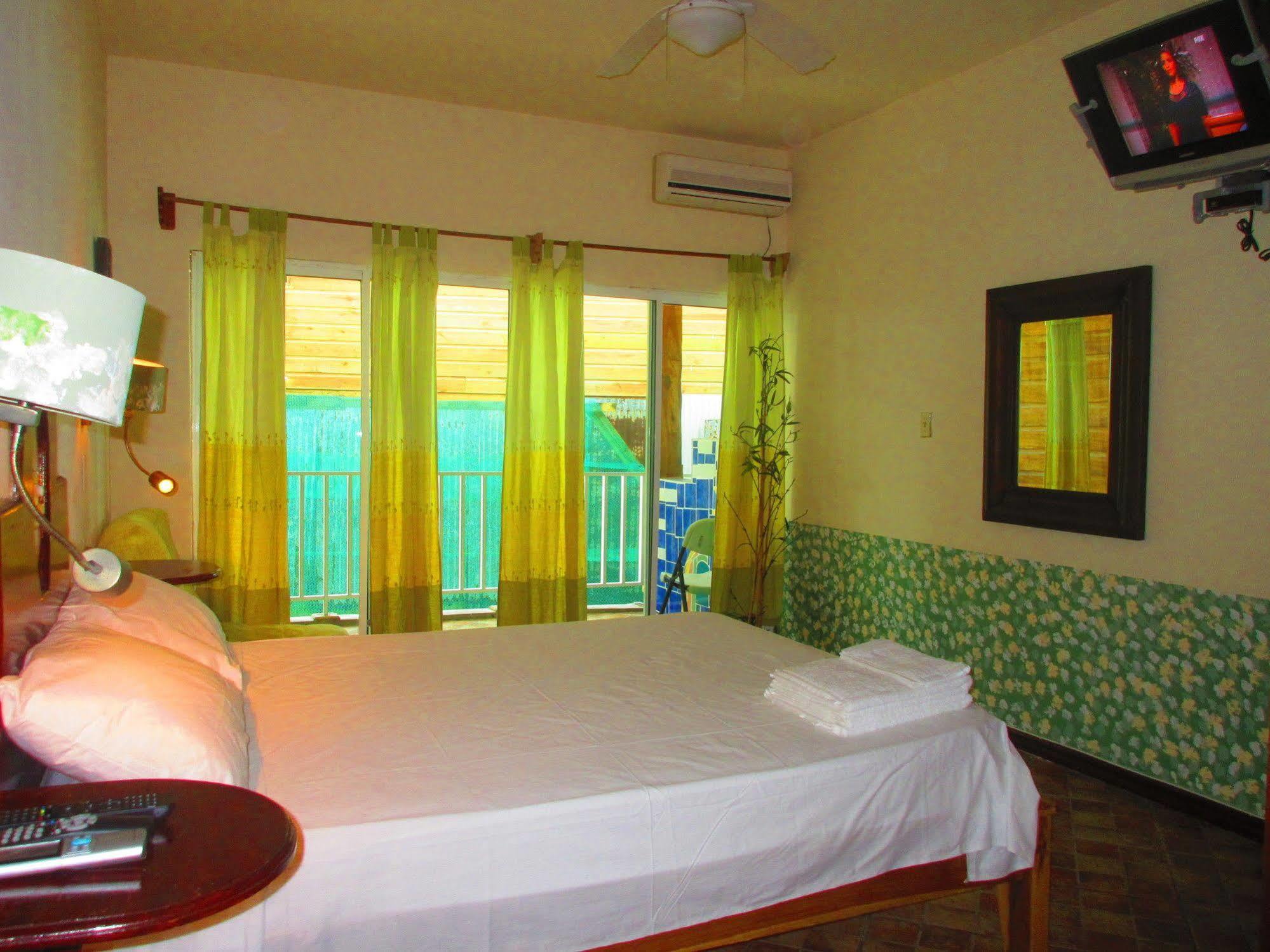 Los Balcones Over The Sea Hotel Bocas del Toro Extérieur photo