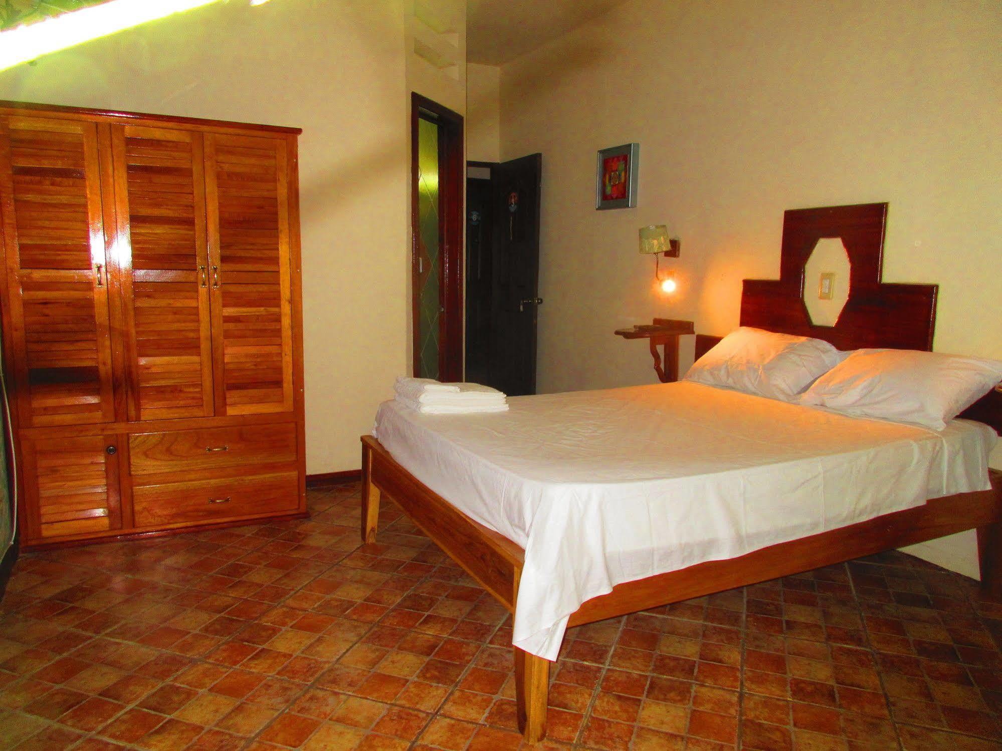 Los Balcones Over The Sea Hotel Bocas del Toro Extérieur photo