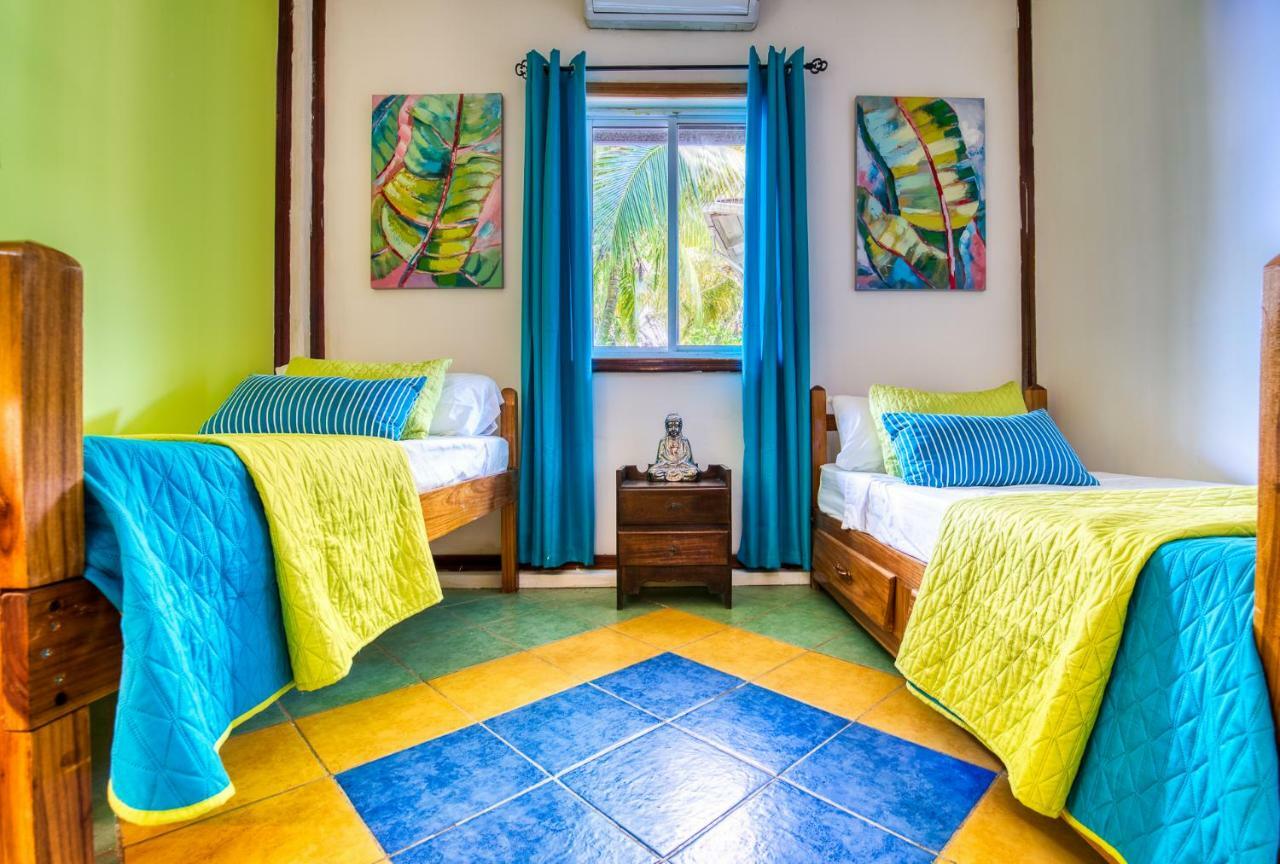 Los Balcones Over The Sea Hotel Bocas del Toro Extérieur photo
